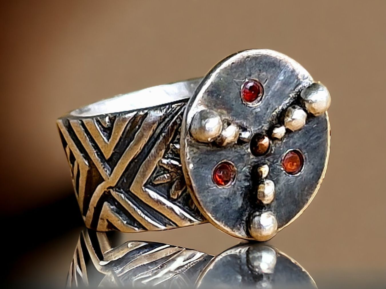 Anelli: Spinner-Ring, Silber & Granat, drehende Scheibe, Gr. 53 – Nuovo e nell'imballaggio originale da Aarau venduto da Schmuckhoehle_MD 1