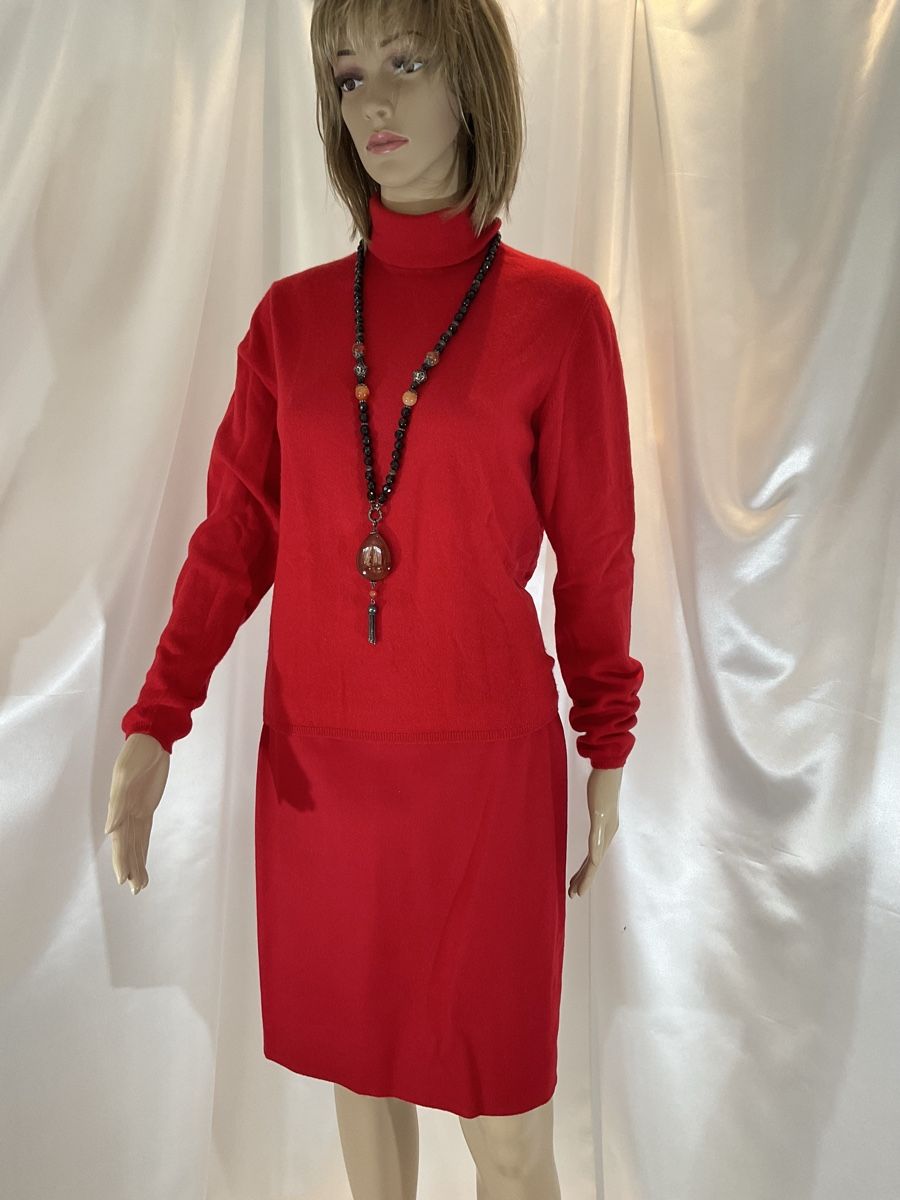 Pullover & Sweatshirts: Rollkragenpullover rot in Grösse 38-40 – Gebraucht aus Mariastein von u_n_6s5w 2