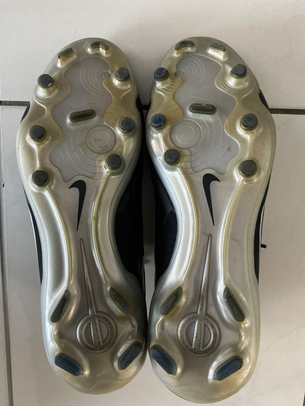 Nike Scarpe da uomo: Legend 10 Pro Fg Gr.42 – Nuovo (secondo la descrizione) da Biel-Benken BL venduto da Sahra1 5