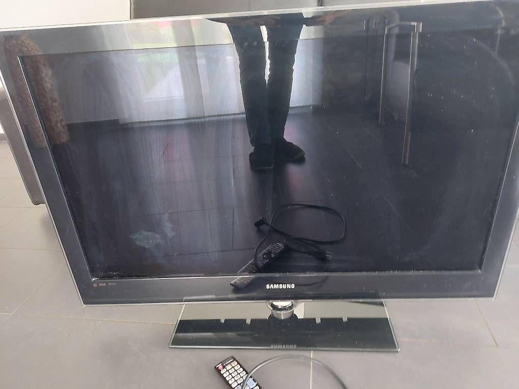 Televisori: Samsung Fernseher 40Zoll – Usato da Schachen LU venduto da Mister-jo 1