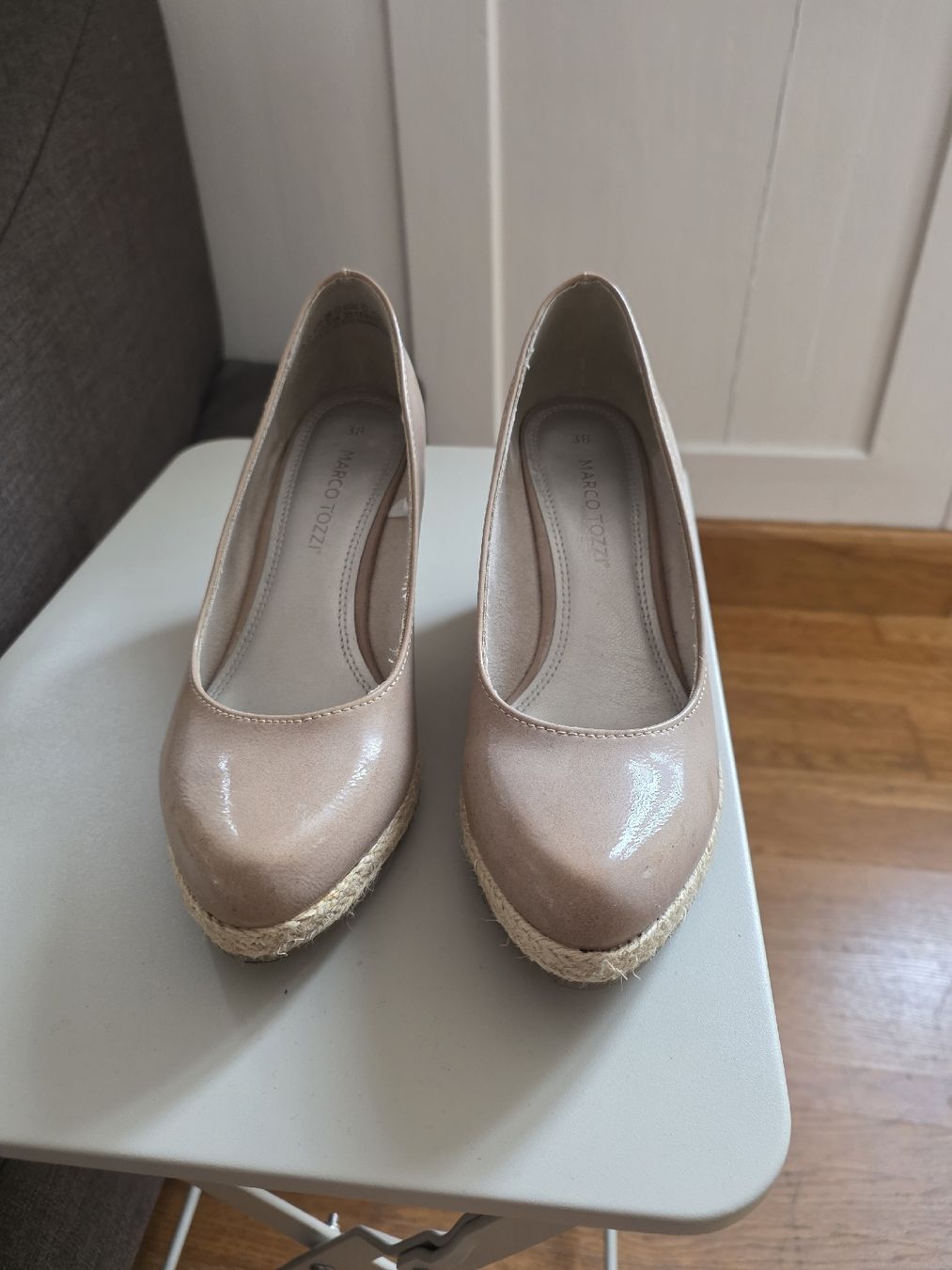 Scarpe da donna: Élégantes chaussures compensées beiges – Nuovo (secondo la descrizione) da Vicques venduto da Kookai76 1