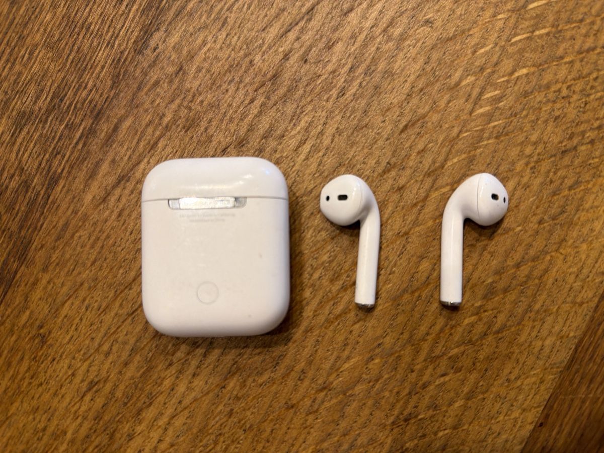 Apple Casques audio: AirPods gen2 – D'occasion à Eclepens par Marcopollooo 1
