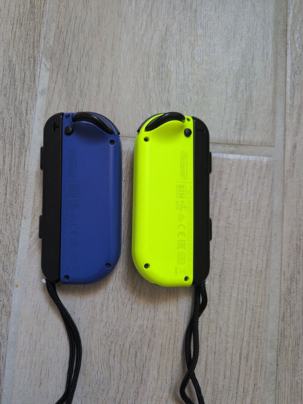 Nintendo Manettes: Paire Joycon Jaune et Bleu – D'occasion à Pully par max_t56z 1
