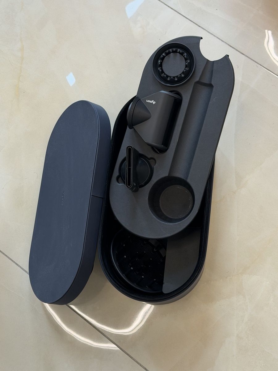 Topcase: Dyson. Box und afsätze neu – Nuovo e nell'imballaggio originale da Zürich venduto da annamontana