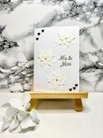 Schlichte Hochzeitskarte mit Blumen, handgemacht