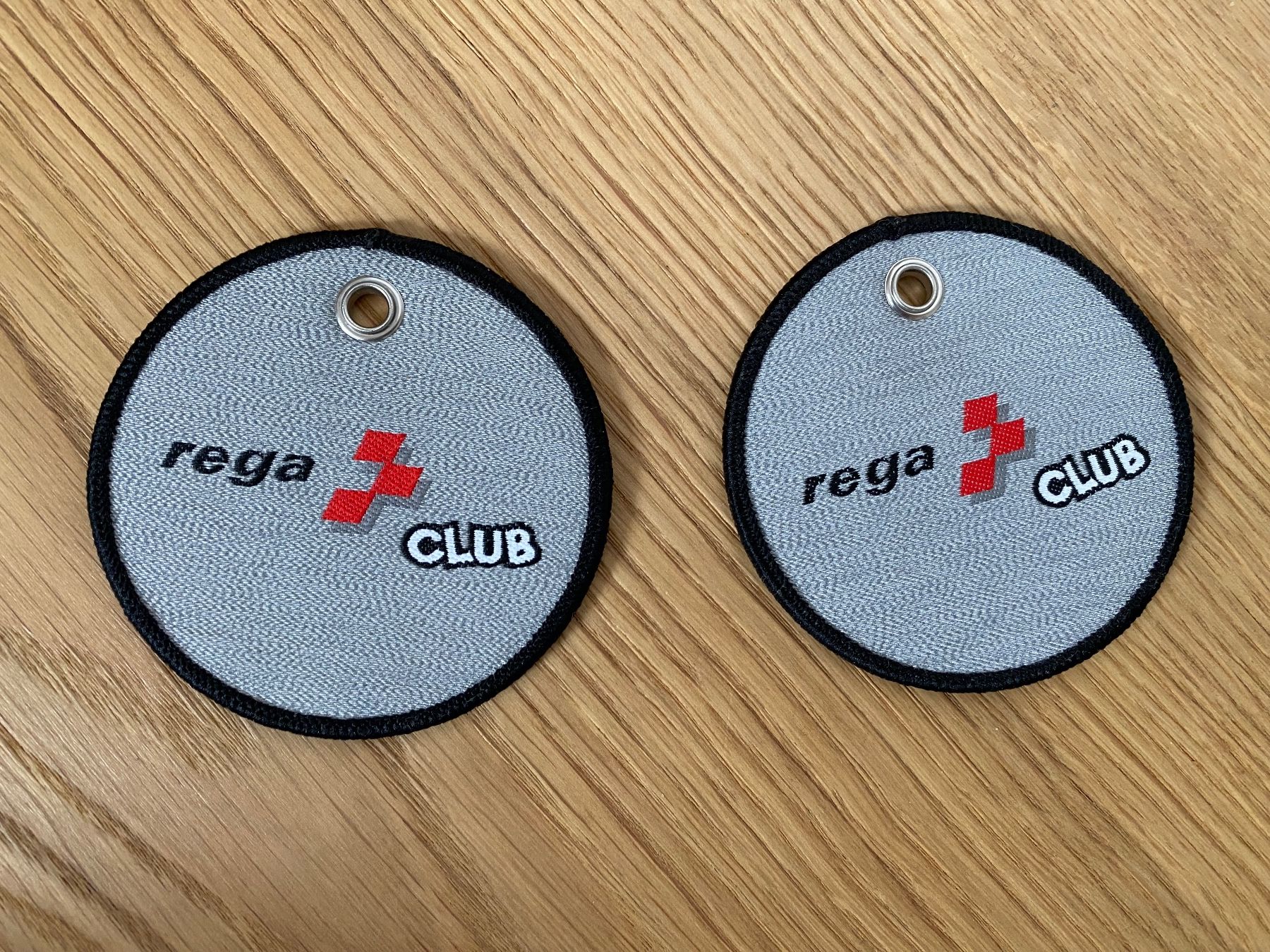 Rega Placchette & Badge: 2x Rega Club Abzeichen Kinder – Nuovo (secondo la descrizione) da Trachslau venduto da M_Schmid81 1