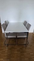 Tisch und 4 Stühle