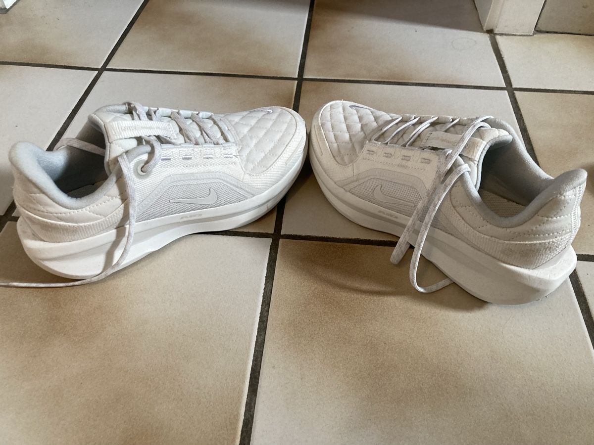 Nike Scarpe da donna: Nike Sneaker Damen Grösse 38.5 24.5cm – Usato da Niederdorf venduto da Anderlemon 2