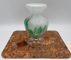 Blumenvase Kunsthandwerk mundgeblasen grüne - Blätter weiss