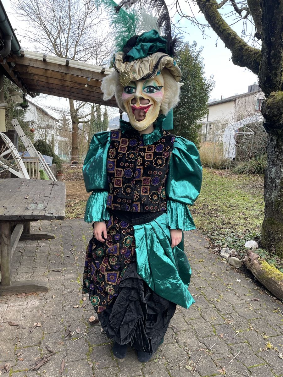 Costumi: Fasnachtskostüm mit Larve ca. Gr. 42/44 – Usato da Witterswil venduto da Avanda