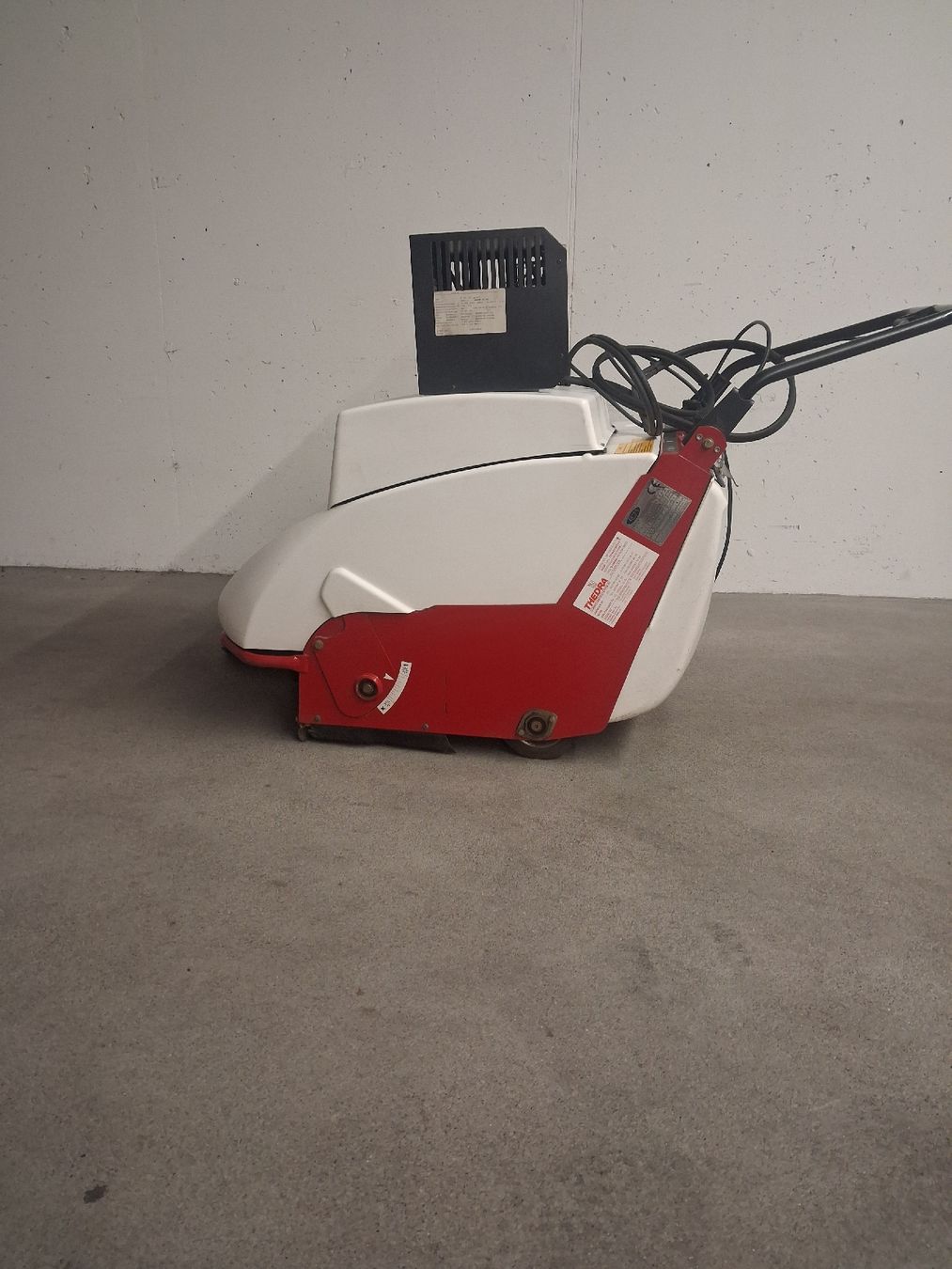 Altro in Apparecchi per la pulizia: kehrmaschine  thedra – Usato da Wohlen AG venduto da ang_xy8w 3