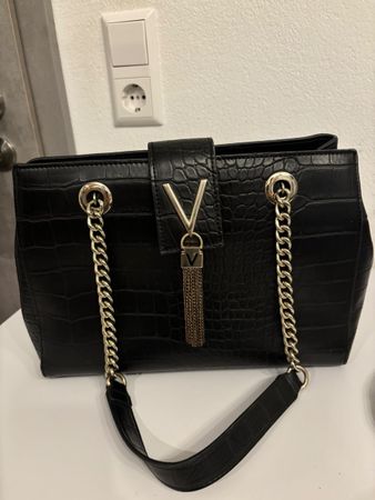 Valentino Bags Handtasche Schwarz mit Goldkette