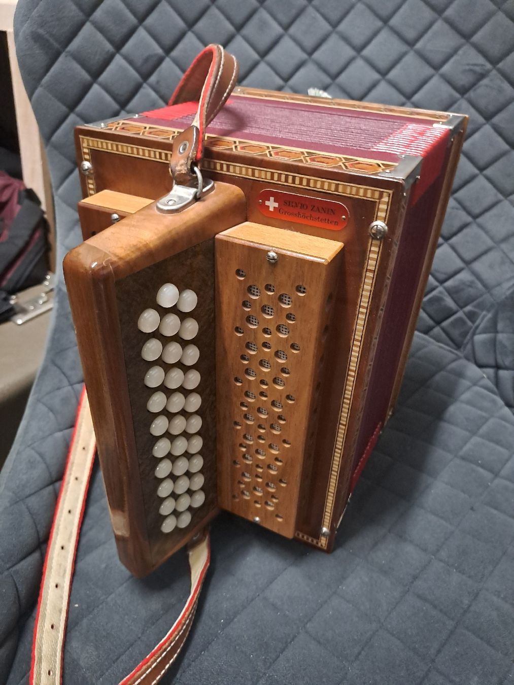 Musikinstrumente: zanin orgeli ton A  – Gebraucht aus Villeneuve von BibiVintage 1