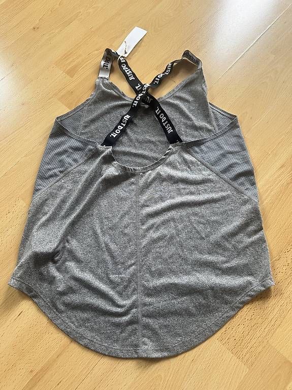 T-shirt: Nike Sport Shirt Grösse M – Nuovo (secondo la descrizione) da Knonau venduto da nina.r.94 1