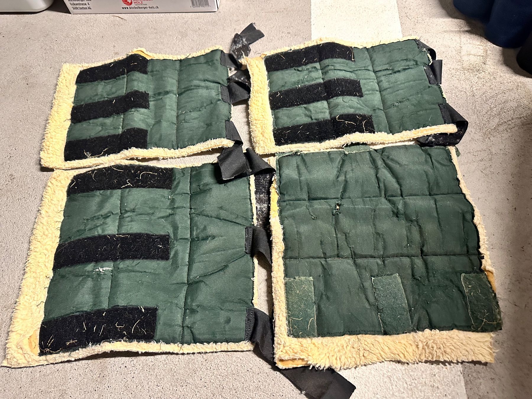 Stinchiere & Fasciature: 4 Pferde Stallgamaschen mit Fleece Innenfutter gebraucht – Usato da Tuggen venduto da wollistar 1