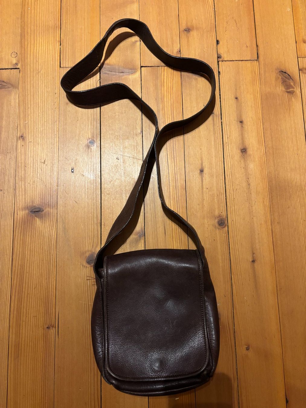 Bally Sacs femmes: Bally Umhängetasche – D'occasion à Winterthur par Schneuzi