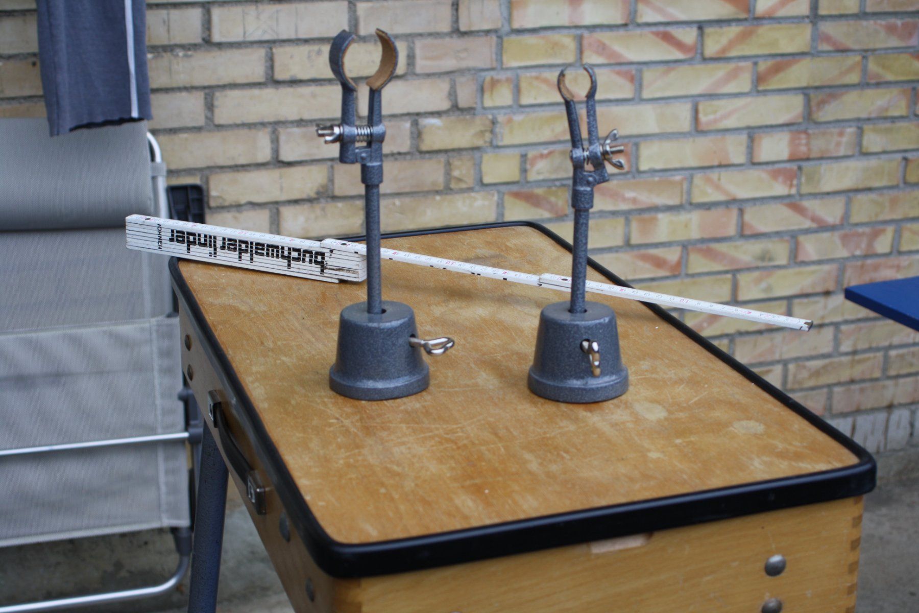 Sonstige Dekorationen & Accessoires: 2 VINTAGE LABOR STÄNDER HALTER – Gebraucht aus Wauwil von Pneuedy 1