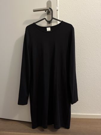 Basic Kleid schwarz mit Taschen Grösse S