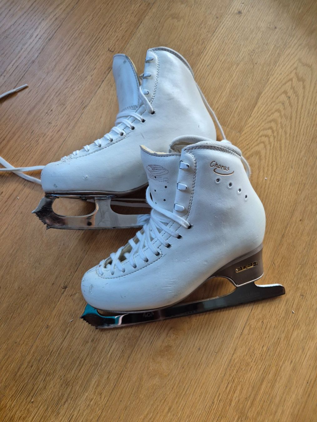 Edea Patins à glace: Schlittschuhe EDEA Chorus 240B – D'occasion à Adliswil par Al05