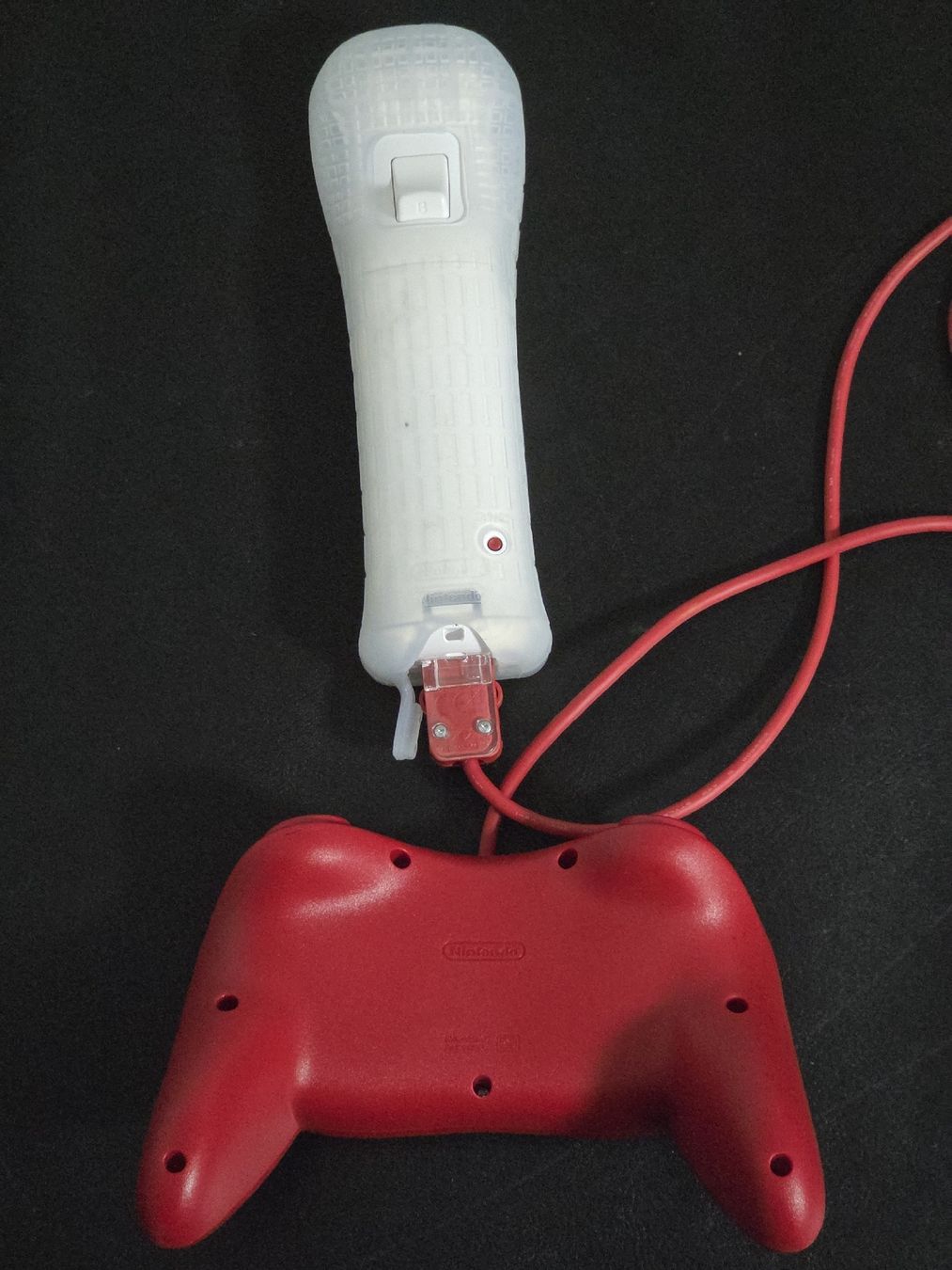 Manettes: WII CONTROLLER CLASSIC PRO RED + WII CONTROLLER WHITE – D'occasion à Bellinzona par egemon 2