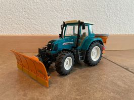 SIKU Fendt Farmer 411 Vario mit Schneepflug und Streuer
