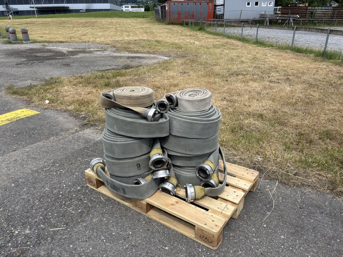 Tuyaux & tubes: Feuerwehrschläuche – D'occasion à Pfäffikon ZH par wavto 1