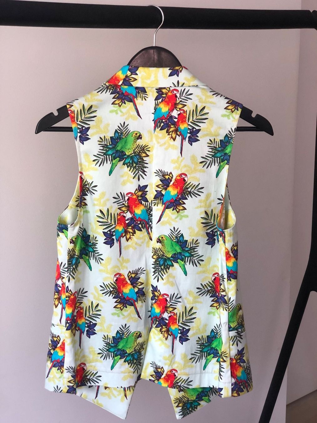 Gilet & Giacche senza maniche: Damen Weste mit Parrot-Muster – Usato da Unterägeri venduto da Lerchemeerenge 2