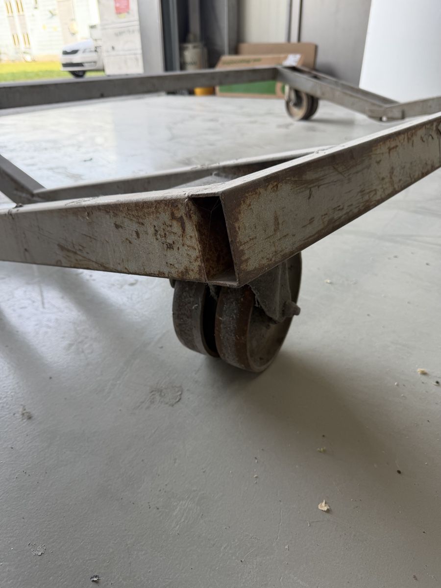 Alle Werkzeuge: Eisenwagen Massiv – Gebraucht aus Wangen SZ von ca018 1