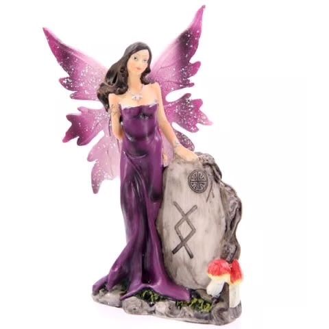 Statuette: Fee mit Runenstein - violett stehend – Nuovo e nell'imballaggio originale da Menzingen venduto da fairy123