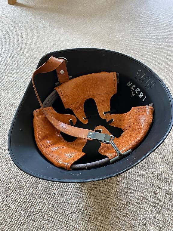 Uniformi & Effetti personali: Helm Militär Schweiz – Usato da Binningen venduto da peter.binningen 1