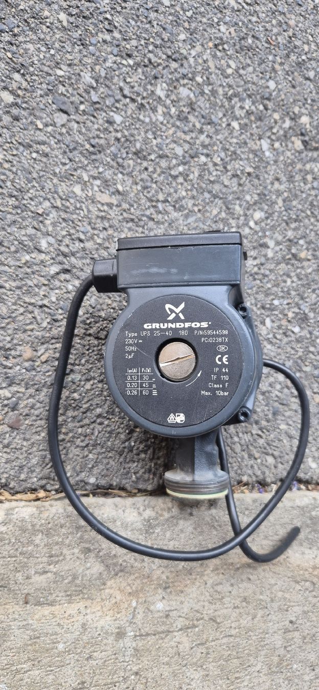 Grundfos Heizung: GRUNDFOS Pumpe  – Gebraucht aus Huttwil von Gomex35