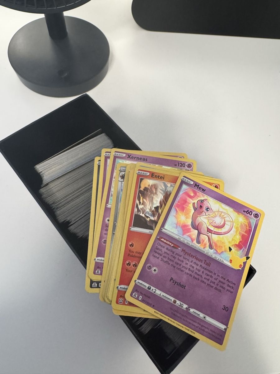 Pokémon Cartes à collectionner: Pokemon Karten Box - Ungefähr 300 Karten – Neuf (Voir description) à Winterthur par hershanking