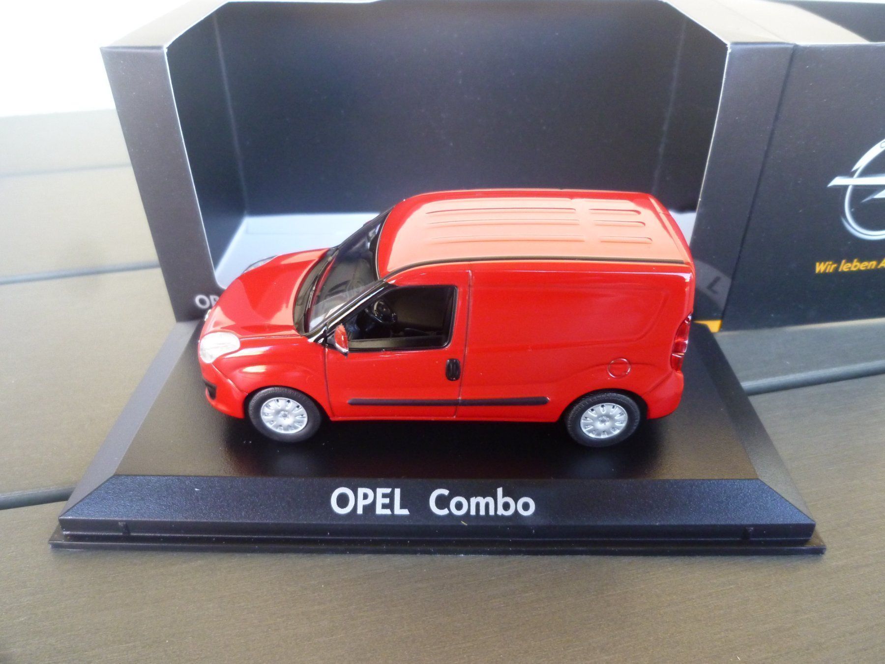 Norev Modellini d'auto: Opel Combo – Nuovo e nell'imballaggio originale da Flawil venduto da Imperiosud 1