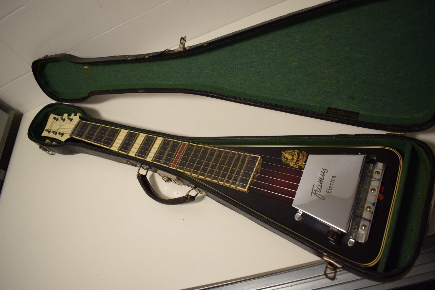 Musikinstrumente: Framus Electra Gitarre – Gebraucht aus Zürich von Brockito