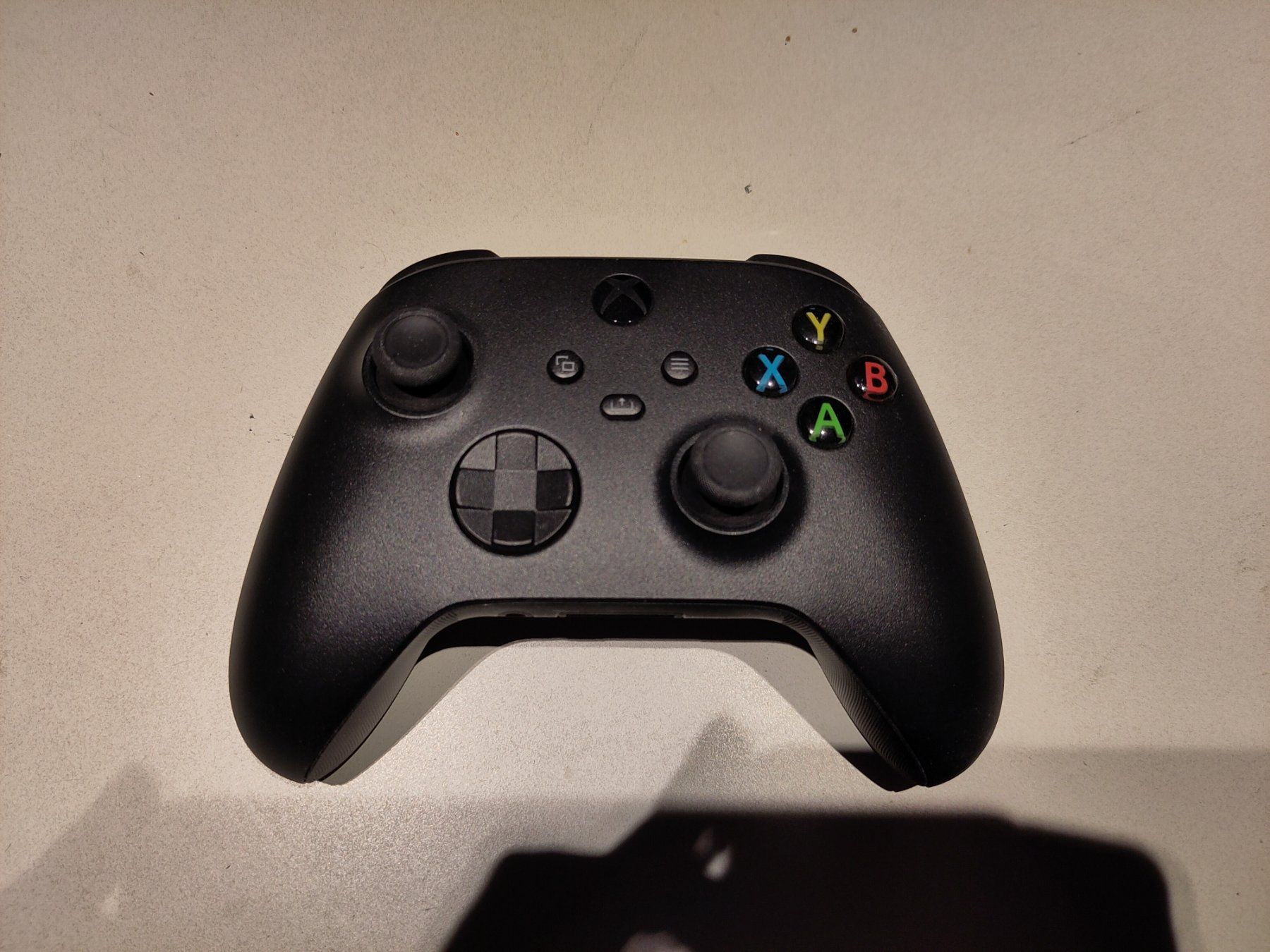 Microsoft Controller: Xbox Controller inkl. Wireless Adapter für Windows 10 – Usato da Zürich venduto da ahr_g9qk