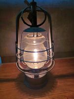 Antike HELVETIA Lampe "Petroliumlampe" mit Glühbirne / Strom