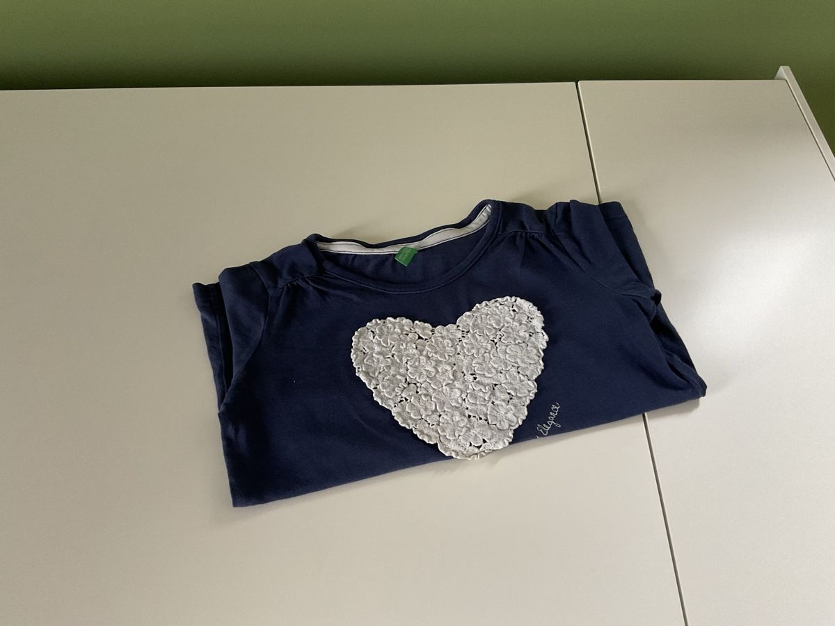Benetton Blusen, T-Shirts & Tops: Shirt langarm Benetton Mädchen Gr.98/104 – Gebraucht aus Pfäffikon ZH von Ben0707 3