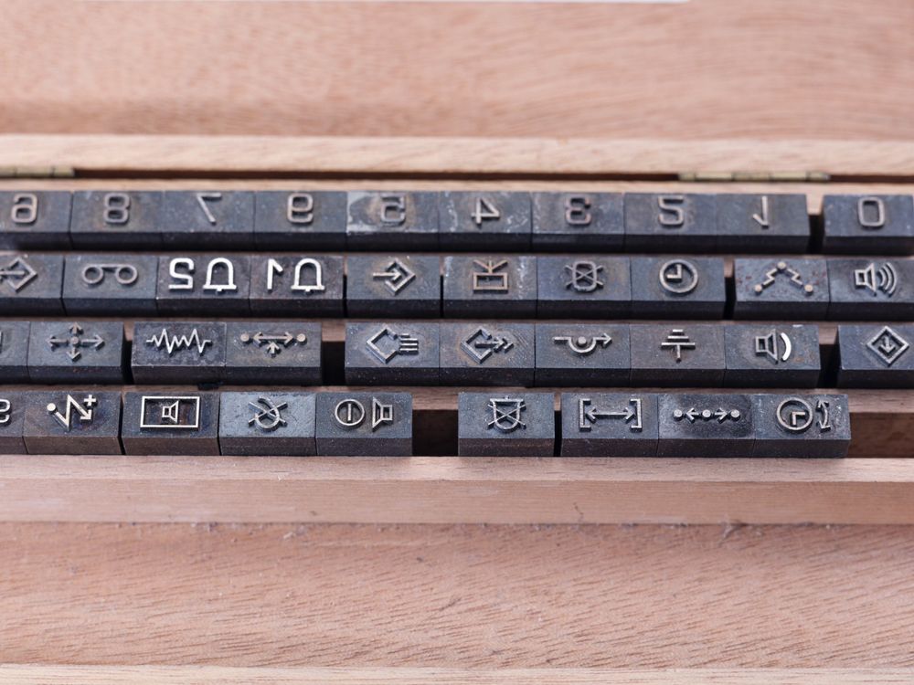 Druck- / Stanz Symbole aus Metall (Gebraucht) in Zürich für CHF 41 ...