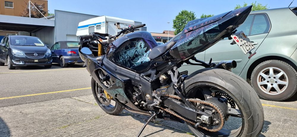Suzuki Strada: Suzuki GSX-R 1000 K4 – Usato da Neuenegg venduto da Passani 3