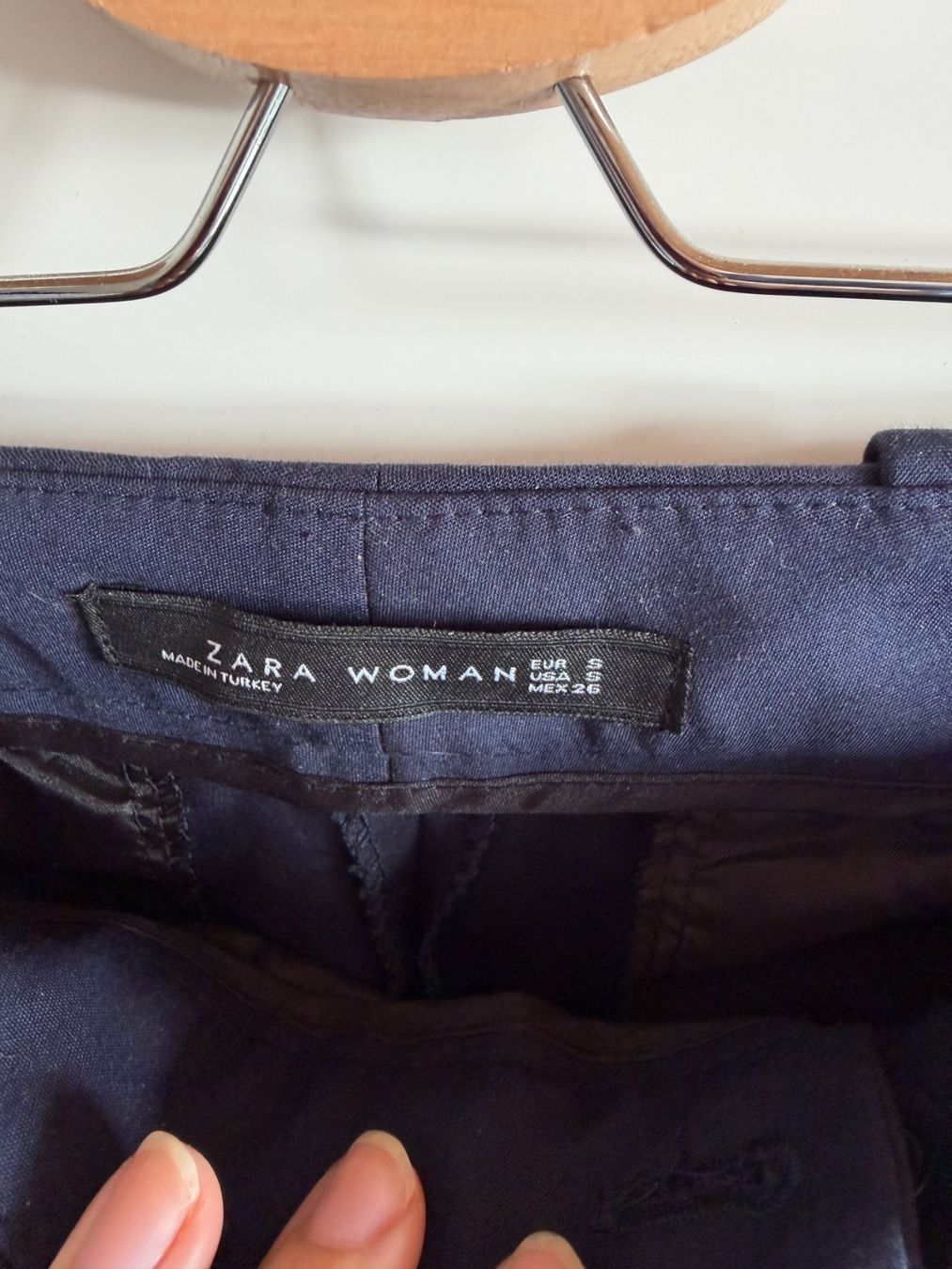 Pantaloni: Pantalon chino - Zara – Usato da Grandvaux venduto da b_lucia_s 1