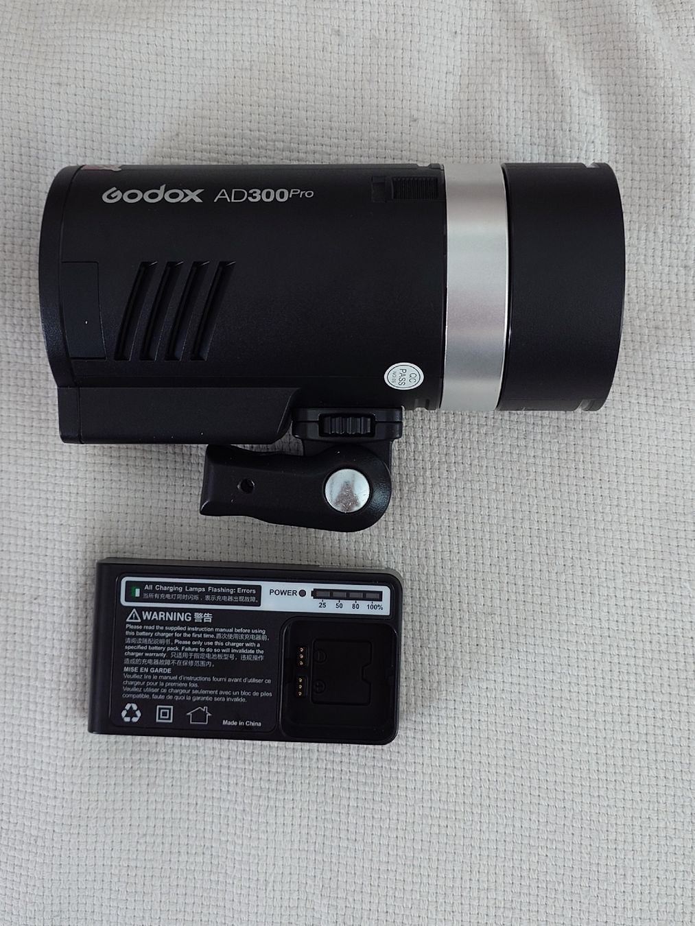 Godox Blitze: Godox AD300 Pro – Neu (gemäss Beschreibung) aus Neuenhof von