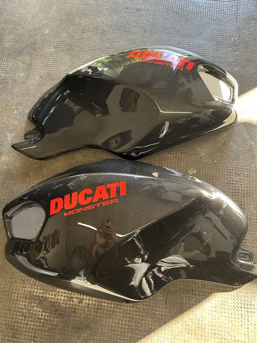 Ducati Tutti i ricambio per moto: Carbone Carénage Ducati Monster 796 – Usato da Ecublens VD venduto da RodrigoFortunato249 6