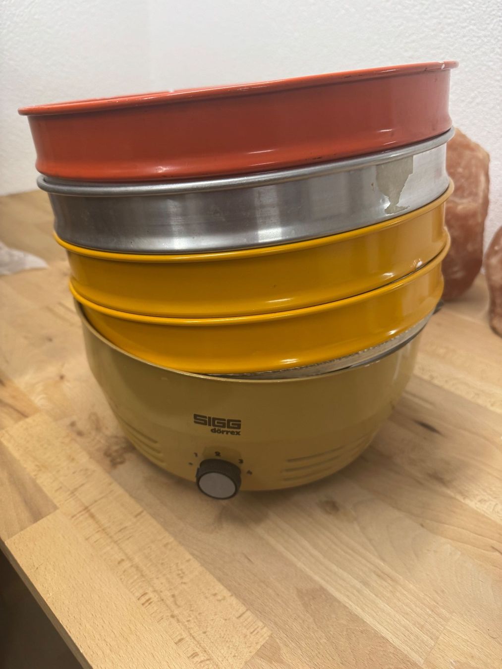 Sigg Elettrodomestici da cucina: SIGG Dörrex Obst-Dörrgerät mit 4 Dörrgitter – Usato da Holziken venduto da brockolino