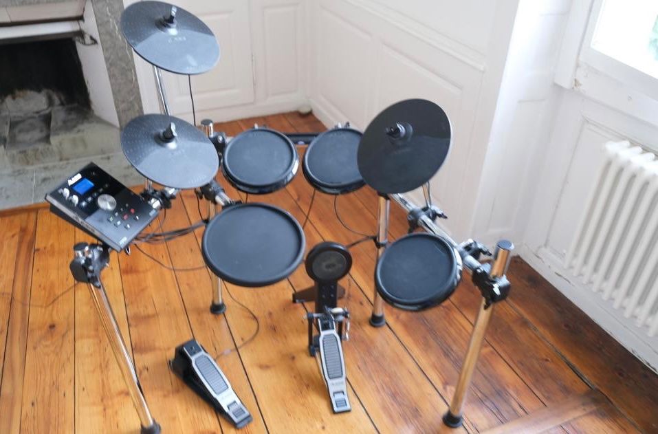 Drum sets/ALESIS/ Kaufen auf Ricardo