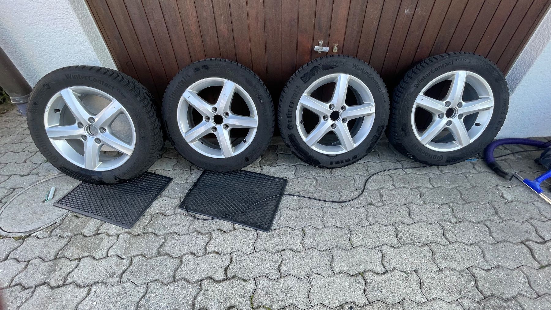 Pneus & Roues: Winterräder VW Touran – D'occasion à Riggisberg par Palmeiral