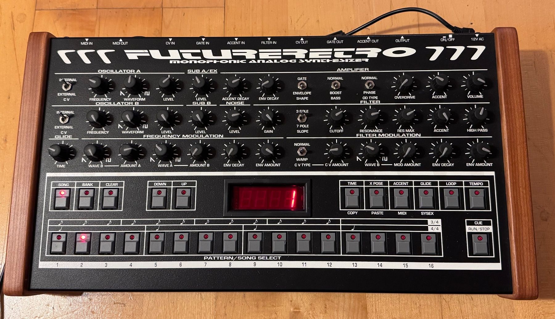 Instruments de musique: Future Retro 777 Original Version von 1997 – D'occasion à Unterengstringen par NOISE 6