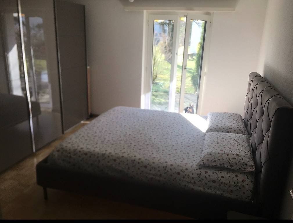 Letti: Modernes Polsterbett mit Kopfteil – Usato da Frauenfeld venduto da mii_5yfy 2