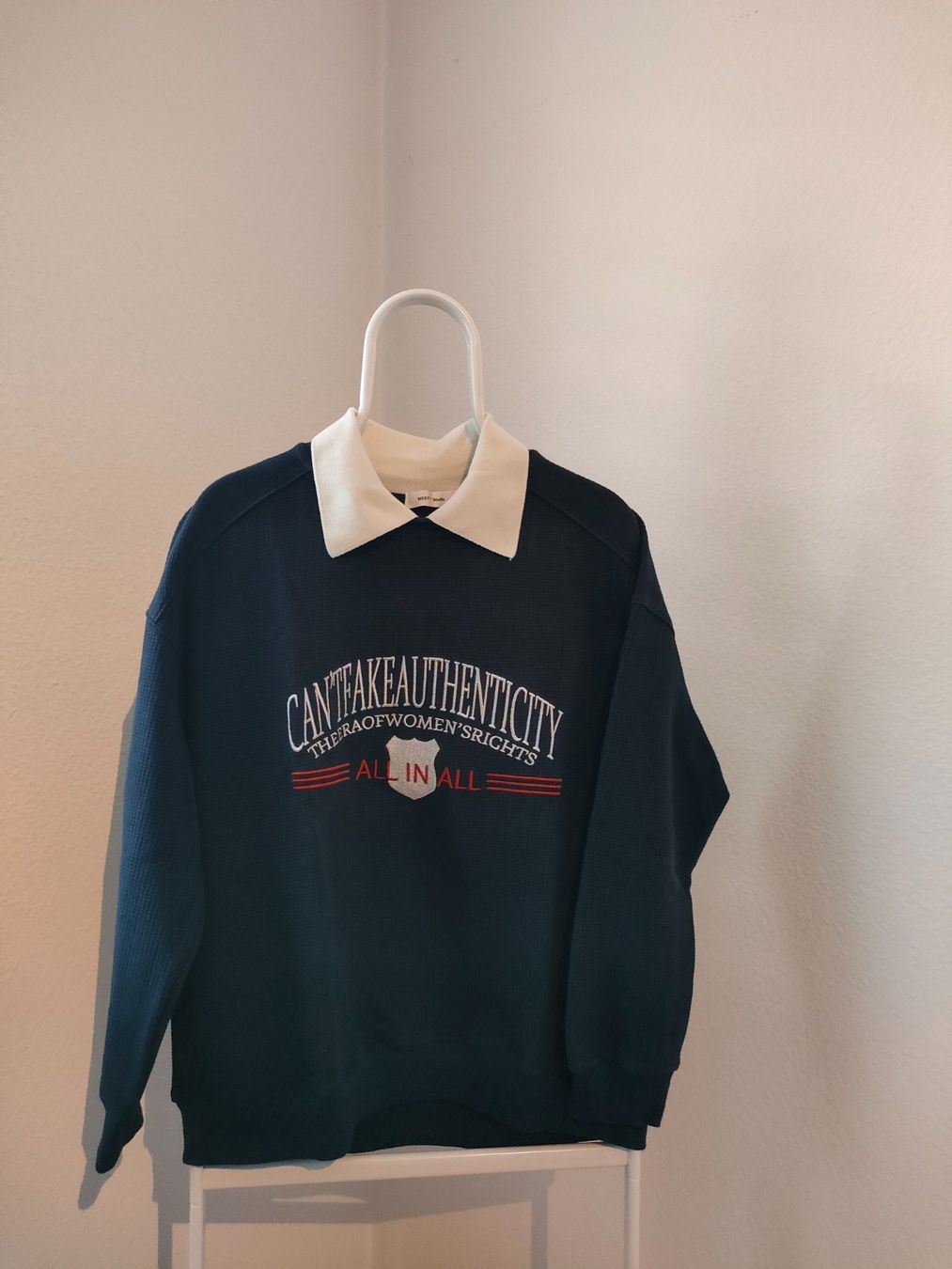 Maglioni & Felpe: Wunderschönes Sweatshirt mit Textmotiv – Nuovo (secondo la descrizione) da Dietikon venduto da MJ_Sporting