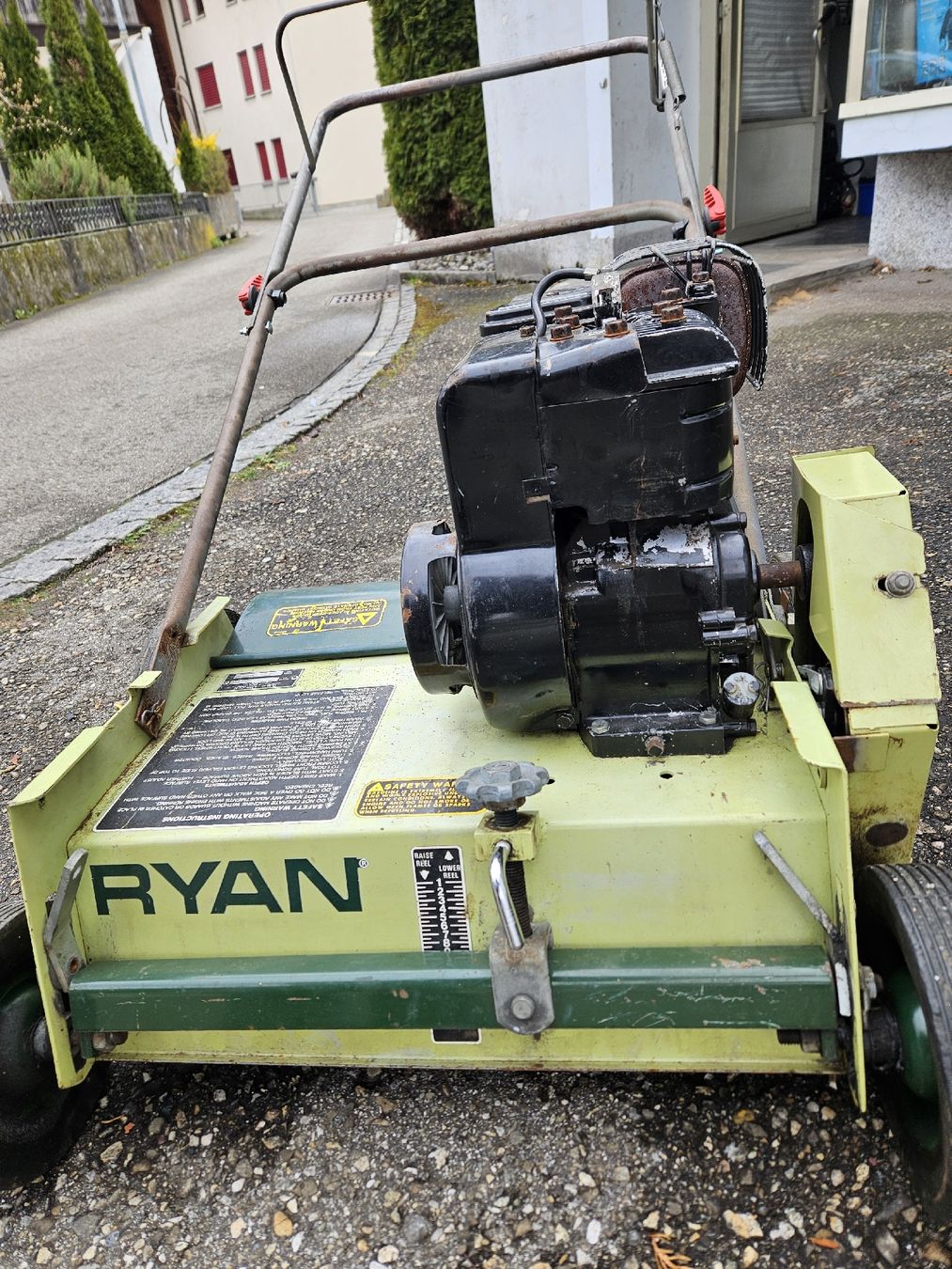 Attrezzi per la lavorazione del suolo: Ryan Rasenlüfter / Vertikutierer Briggs&Stratton 5 PS – Usato da Oberburg venduto da znas 4