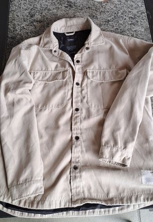 Hemdjacke Pull&Bear beige Grösse L mit kleinem Fleck am Arm